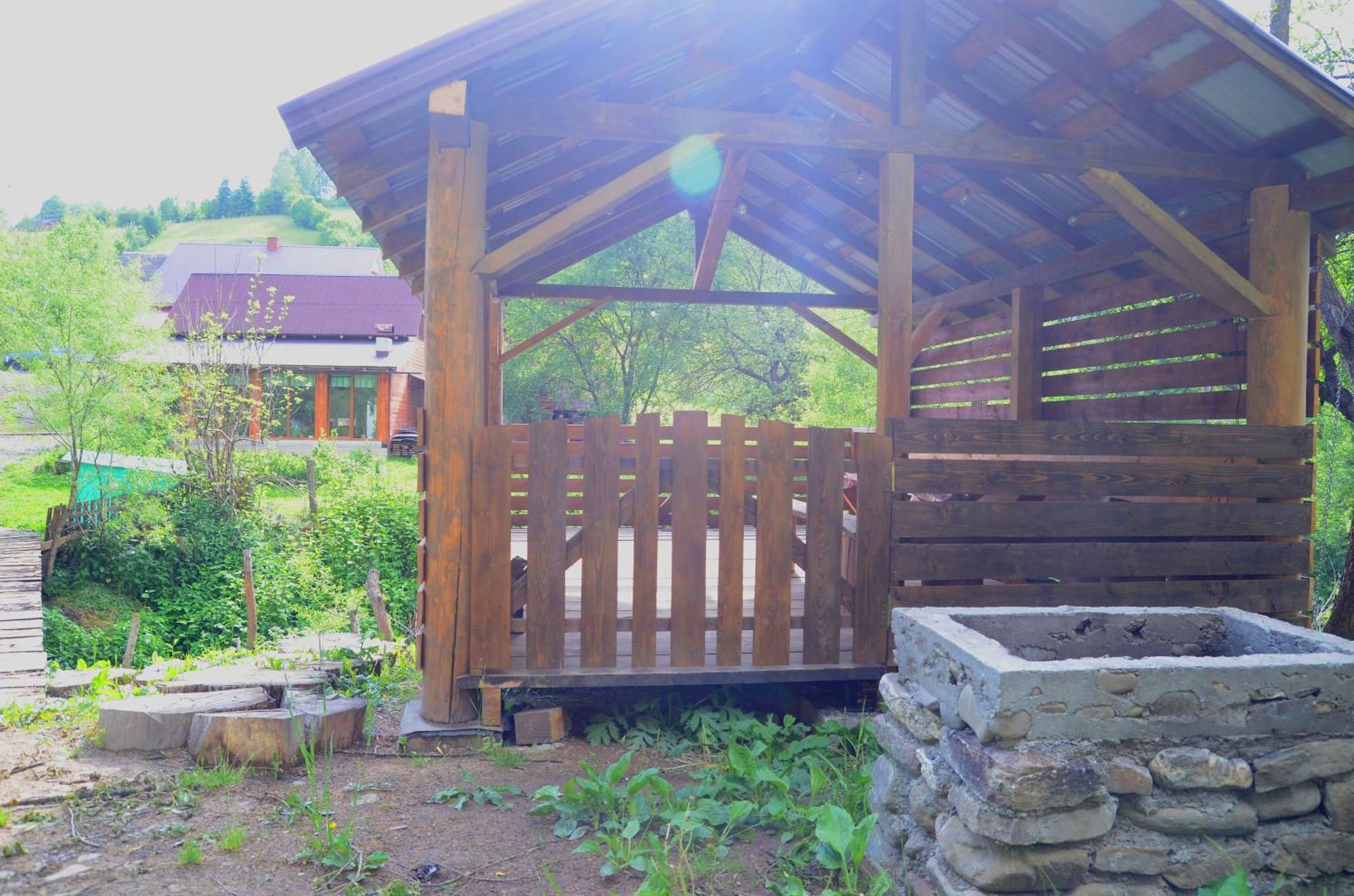 Gostynnyi Dvir U Marichky Otel Lazeshchyna Dış mekan fotoğraf